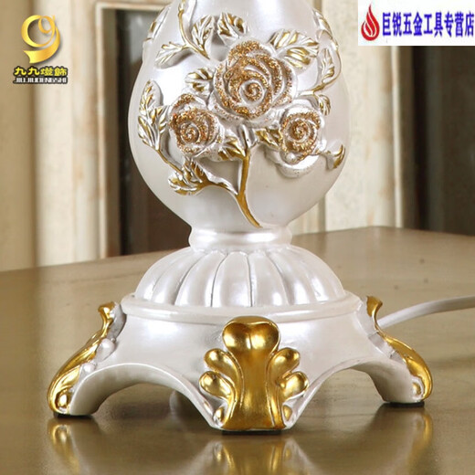 XMSJ Schlafzimmer Schreibtisch Lampe Nacht Lampe Europäischer Stil Pastoral Retro Klassische amerikanische Weiße Wohnzimmerstudie Bester Hochzeitsfeier 9928a Clivia Golden Lampenschild Schalter