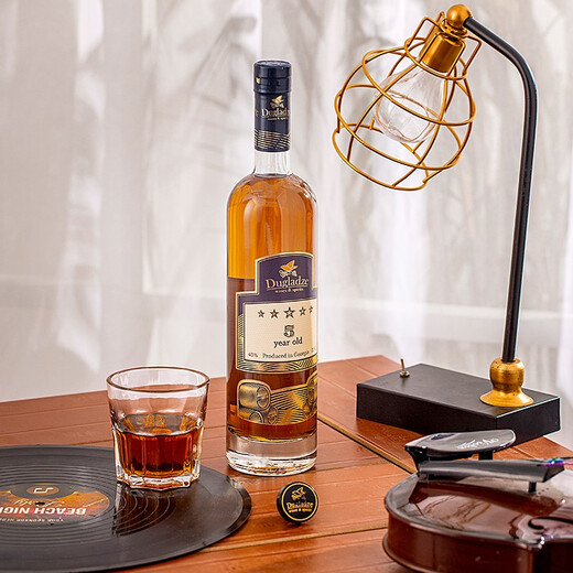 
Dugladze five-star brandy 5-year-old original bottle imported wine [Georgia National Tavern] 500mL 1 bottle