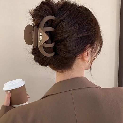 BARY REEF versatile temperament triangle frosted gripping clip large hair clip women 2024 new back head hair shark clip coffee color