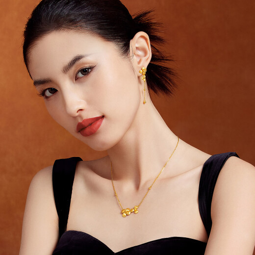 Liufu Jewelry Light and Shadow Gold Gold Gold Gold Gold Flores y collar de oro Brocade Cabila a precios 0113333UA 6.71 gramos (incluido el costo de mano de obra 1,047 yuan)