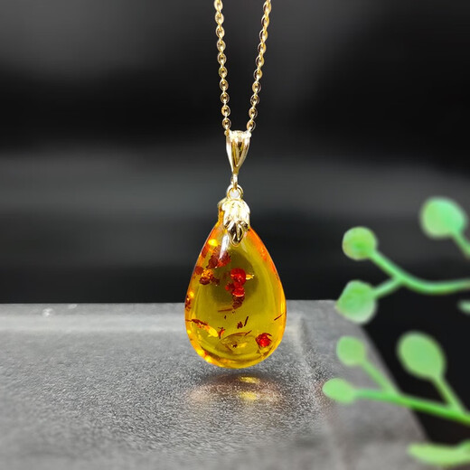 Yixiang natural amber flower drop pendant S925 silver buckle necklace simple and noble temperament women's necklace light luxury style jewelry natural flower amber (with silver plated chain)