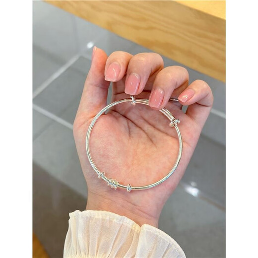 The Prodigal Heart Old Phoenix Gold Store Model 2024 New Small Man Waist Silver Bracelet Pure Silver S99 Pure Silver Bracelet is a solid gift for your girlfriend. Xiao Man Waist Silver Bracelet 25g comes with a certificate + gift box