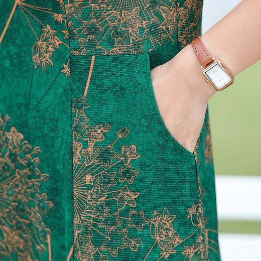 
Fuxi Mama Summer New Dress Imitation Silk Cheongsam Fashionable and Noble Middle-aged and Elderly Women's Summer Temperament Large Size Skirt 698 Green 2XL Recommended 105-120Jin [Jin equals 0.5 kg] Soft and comfortable