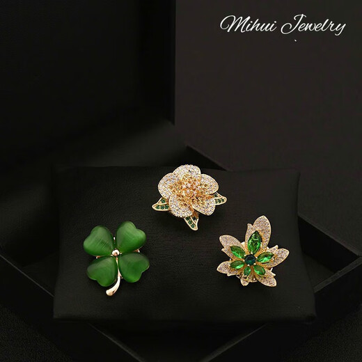 QUAMER Gold Store Model Seamless Magnetic Suction No Perforation Exquisite Brooch Summer Shirt Magnet Neckline Anti-leak Green Four-leaf Clover Magnetic Suction Buckle