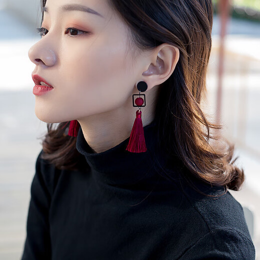 Qlady new Chinese style red tassel earrings for women, retro temperament, ethnic style silver needle earrings, earrings, New Year's gift for girlfriend