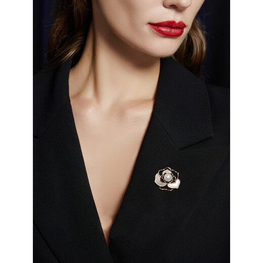 QUAMER Luxurious and atmospheric small fragrance style high-end rose exquisite women's brooch fixed clothes rose