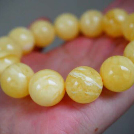 Collectible high-quality amber beeswax, white flower wax, hand-strung Buddhist beads, natural Russian material, chicken fat, yellow demon flower, honey pattern, beautiful, luxurious and high-end. Directly supplied from the manufacturer. Bead diameter 16+mm. Weight about 37 grams.