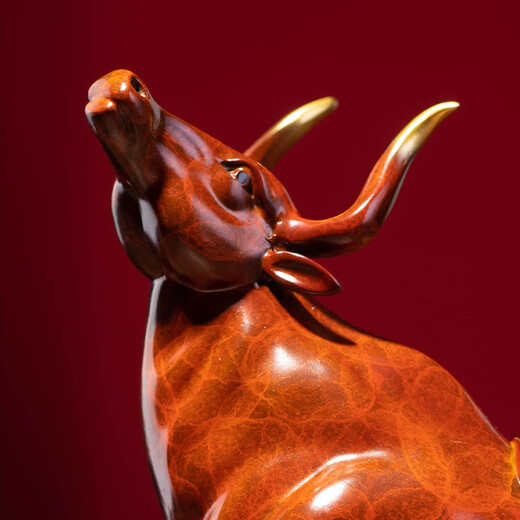 Ming Dynasty Copper Smith Copper Cow Ornaments est magnifique et puissant. Money Cow Office Desktop Home Room. Cadeau personnalisé pour l'ouverture. La grande taille de la vache en or rouge mesure environ 30 * 10 * 22 cm de long.
