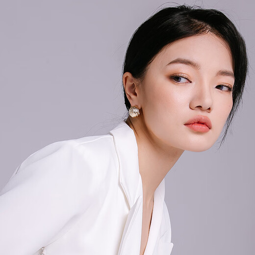 Qlady French metal earrings, feminine, high-end, silver needle earrings, female gold light luxury earrings, birthday gift for girlfriend