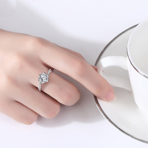 AVHE white 18K gold platinum twisted arm six-claw round diamond cultivated diamond ring for women IGI artificial diamond ring as a wedding gift. Platinum twisted arm snowflake diamond ring-30 points D color/VVS