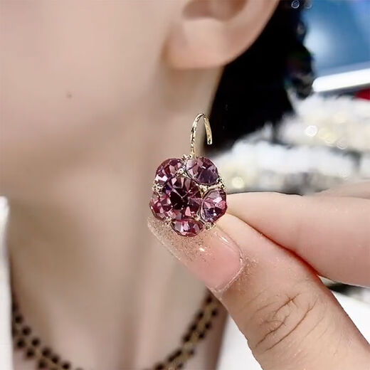 Kuban pig super flash earrings for women, high-end, light luxury, fashionable temperament, simple and versatile earrings, purple