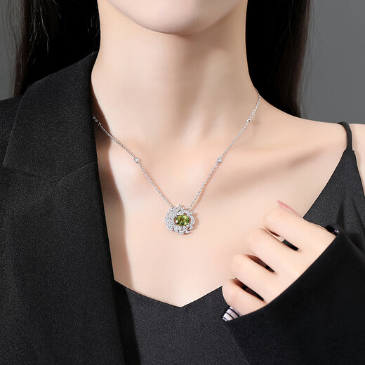Muye Natural Colored Peridot Necklace Green Leaf Wizard Necklace Sterling Silver Light Luxurious and High-end Temperament Green Leaf Wizard Necklace