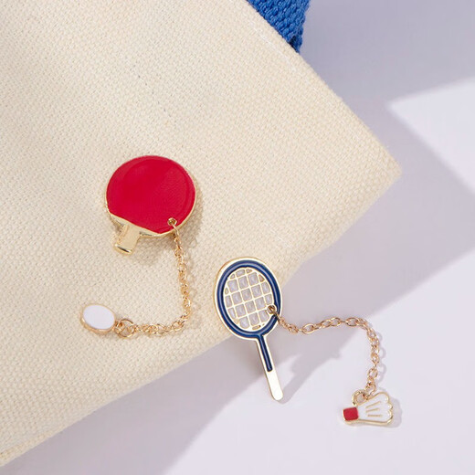 Badminton and table tennis racket brooch 2023 new trendy sports personality metal badge male student schoolbag pin buckle badminton + racket