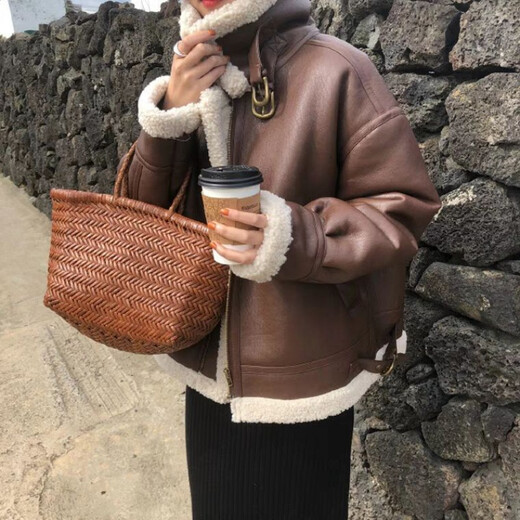 Hong Kong Style Chic Lamb Wolle Motorradanzug für Frauen im Winter 2021 Neue Pelzmantel Kurzjacke verdickte Jacke Brown XL