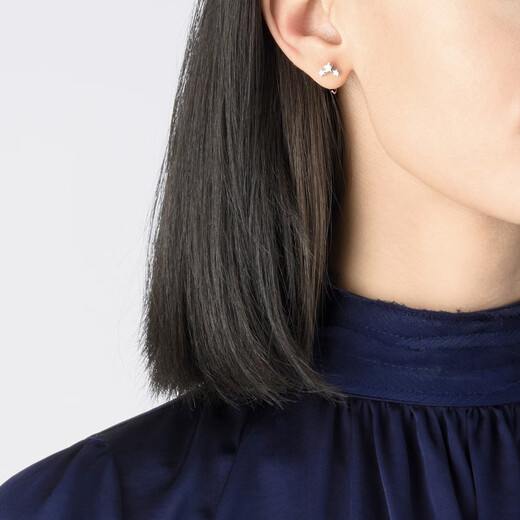 Chow Sang Sang Pt950 platinum star ear hook earrings single-sided platinum stud earrings 90042E