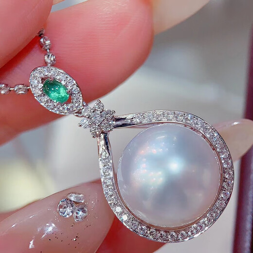 Tiansiao white pearl pendant necklace 18K gold diamond emerald fashionable temperament clavicle chain for birthday gift 13mm