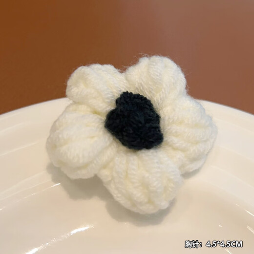 Mr. Ouyang's 2025 new cute girly heart wool puff flower brooch student schoolbag clothing accessories pin logo white yellow core puff flower B02-104