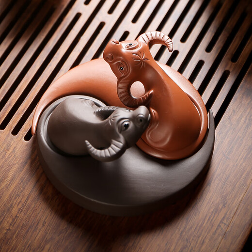 Yuxuan Tea Pet Ornament Buffalo Turns the World Detachable Handmade Tea Art Purple Clay Tea Tray Tea Play Tea Ceremony Can Be Raised Cow Turns the World Complete Set Flat