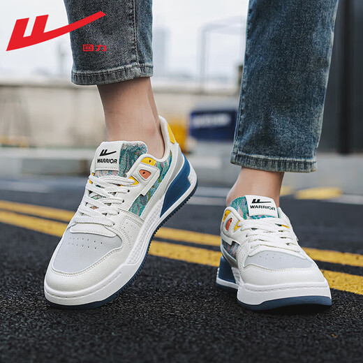 Tire hacia atrás los zapatos de los hombres zapatillas de deporte bajas de otoño e invierno zapatos casuales moda masculina versátiles zapatos deportivos para estudiantes para hombres blanco azul claro 2603 39