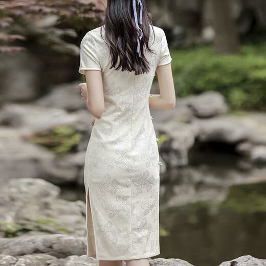 Du Yanzhi cheongsam women's summer new style sexy and bone-breaking young girl high-end temperament French improved Republic of China retro off-white 802 L (165) 100-110Jin Jin equals 0.5 kg (skirt length is about 115)