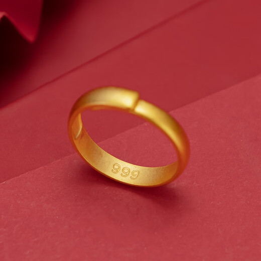 Vietnam alluvial gold ancient method plain ring frosted smooth ring for men and women couples with a bright surface that will not fade for a long time and can be adjusted. An ancient method frosted live ring can be adjusted.