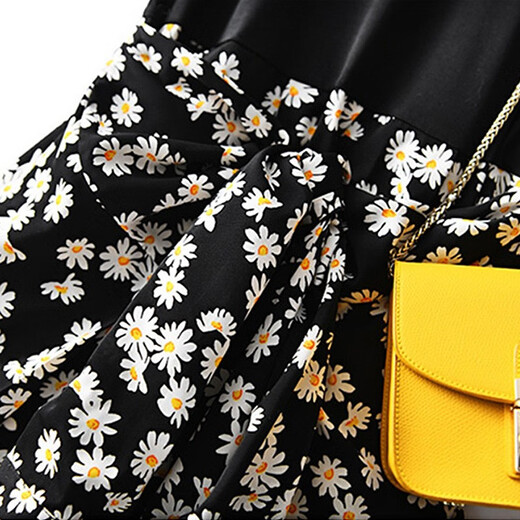 
Shanidoluo large size women's fat mm summer clothing new product loose small daisy print fat man slim dress 15902 black XL recommended 110-130Jin [Jin equals 0.5 kg] to wear