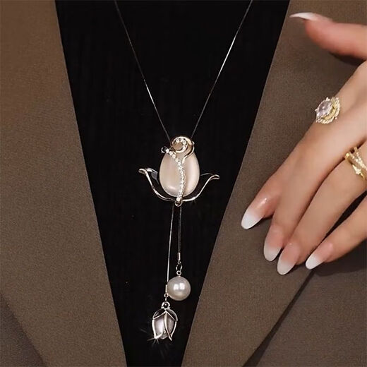 Leaf-cutting ant tulip sweater chain, high-end and versatile long necklace, women's autumn and winter fashion accessory, coffee golden tulip sweater chain