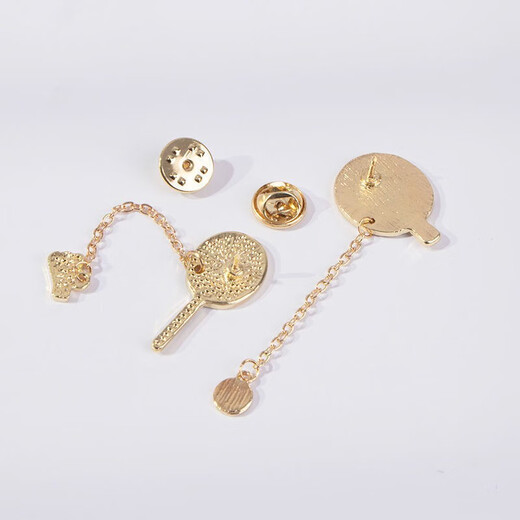 Badminton and table tennis racket brooch 2023 new trendy sports personality metal badge male student schoolbag pin buckle badminton + racket