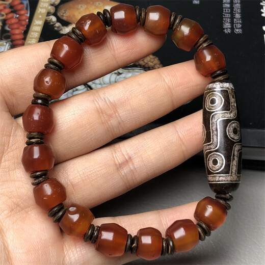 Guran Jewelry Selection Daily Leaks Tibetan cinnabar nine-eye dzi beads inlaid with silver wire and old agate ancient beads hand-strung