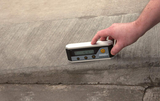 Johnson 15cm magnetic digital level, automatic flip-up display, backlit screen, five measurement units