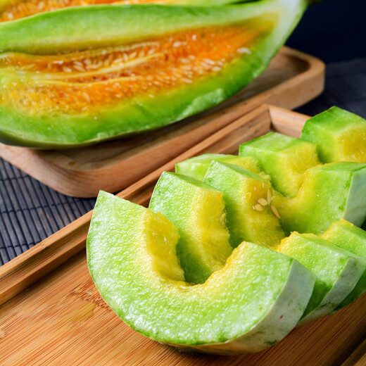 Liangxin Ranch Shandong's first-crop honeydew melon carefully selected 4.5 Jin [Jin is equal to 0.5 kg] Boyang melon in season fresh fruits and vegetables straight from the source