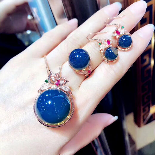 Dominican blue amber set, pure water sky blue amber pendant, large particle amber beeswax ring, new earrings, blue amber set (ring + pendant + earrings)