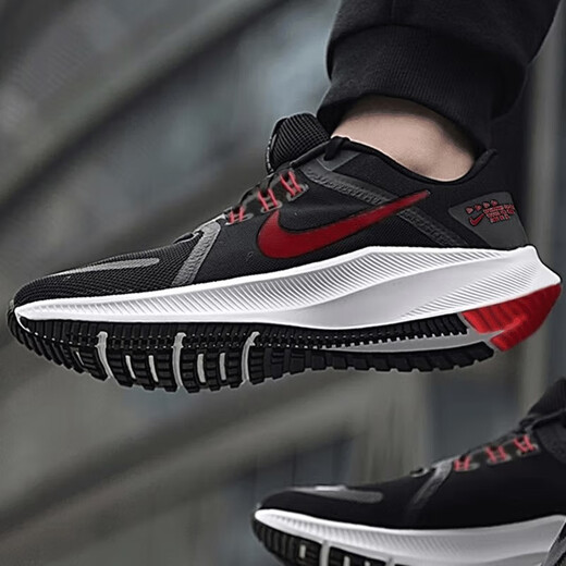 Nike (Nike) Laufschuhe Herrenschuhe für Sommer neue Luftpolsterkissen-Resistente, Schock-resistente, leichte, komfortable und vielseitige lässige und atmungsaktive Sportschuhe DA1105-001 Schwarz und Rot-Farbanpassung 44