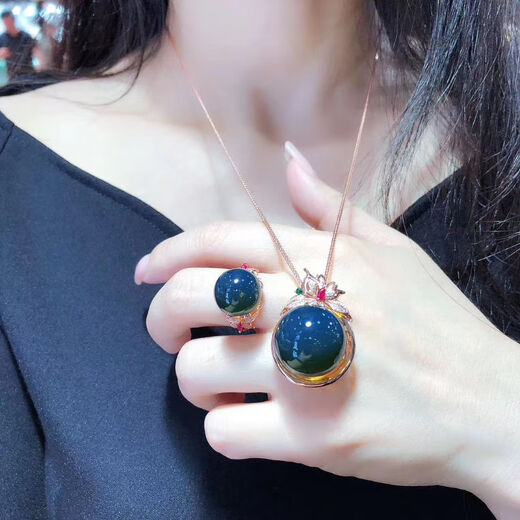 Dominican blue amber set, pure water sky blue amber pendant, large particle amber beeswax ring, new earrings, blue amber set (ring + pendant + earrings)