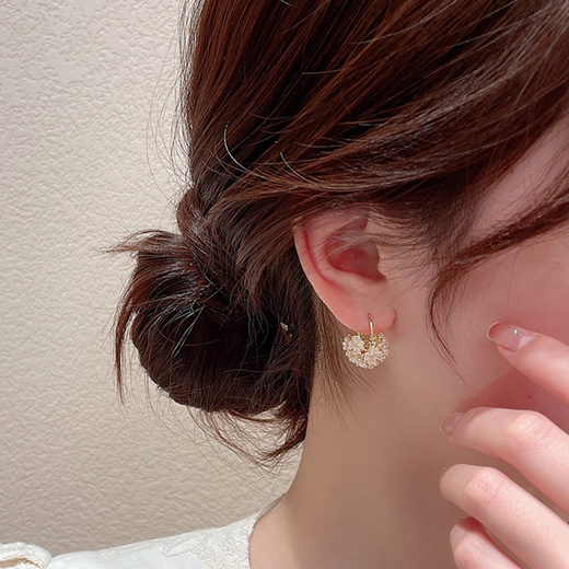 Idel's light luxury niche design high-end flower ball earrings for women 2025 new trendy flower temperament earrings high-end flower ball earrings E2047