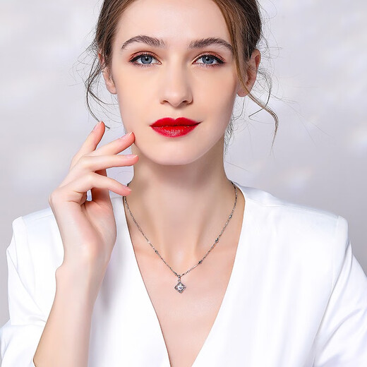 Farcoko four-leaf clover necklace female pendant clavicle chain Korean version student simple birthday gift for girlfriend and wife lucky four-leaf clover (white diamond)