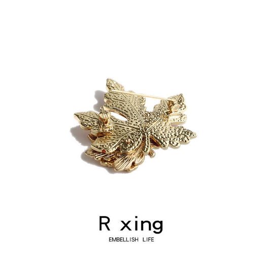 Miaolingge cute Japanese style brooch into autumn maple leaf brooch for male and female couples personalized ins trendy metal badge bag decoration maple leaf