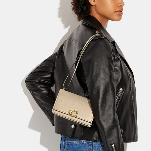 蔻驰（COACH） Bandit Crossbody 女士斜挎包 简约时尚翻盖式单肩包礼物 CD724 米色