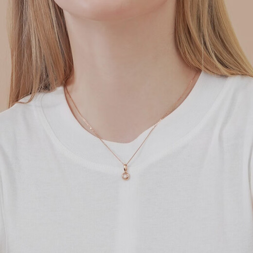 Chow Sang Sang's brand EMPHASIS series 18K gold mother-of-pearl pendant 91237P