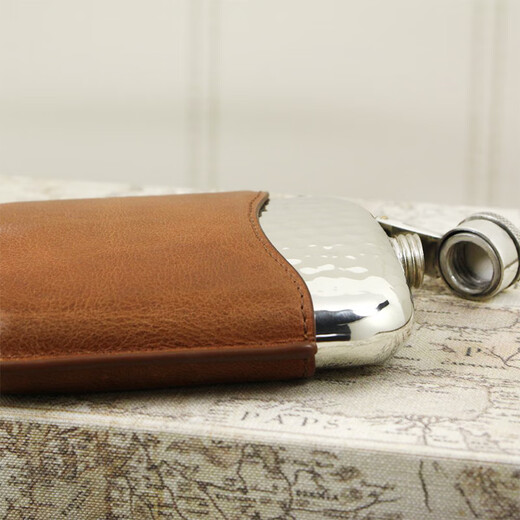 EPCSE British imported tin hammer-printed wine bottle (including leather case) portable outdoor business gift handmade tinware