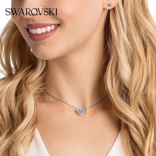 Swarovski (SWAROVSKI) Beating Heart UNA Necklace and Earrings Set as a Birthday Gift for Girlfriend