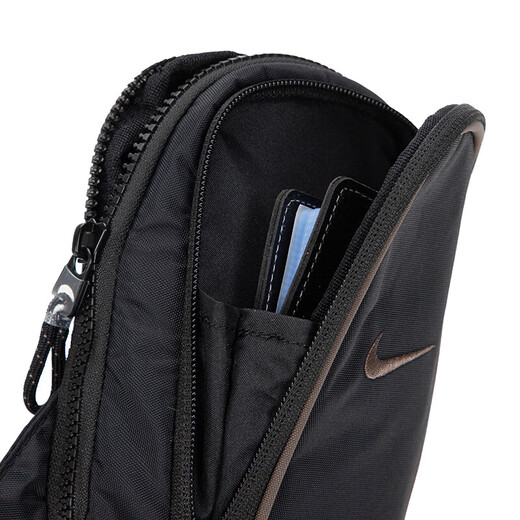 耐克（NIKE）女包男包 2025新款小巧斜挎包便携休闲包轻便胸包骑行旅游单肩包 DJ9794-010 MISC