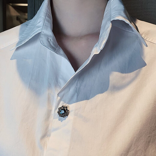 Idel retro imitation blue crystal anti-exposure buckle brooch Japanese fashion fixed clothing accessories neckline decoration birthday gift elegant blue corsage XZ0191