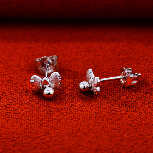 Yuan Shengfu's new PT950 fashionable bow platinum earrings, fashionable and versatile platinum earrings, 2.40g