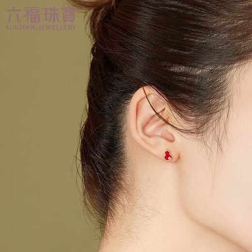 Lukfook Jewelry 18K gold gourd and carnelian colored gold stud earrings (single) total weight approximately 0.52 grams