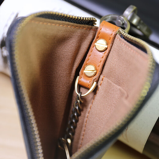 Doberman brand large-capacity zipper key bag for men's retro waist-hung real cowhide women's card bag car multi-function keychain elegant black fine lines