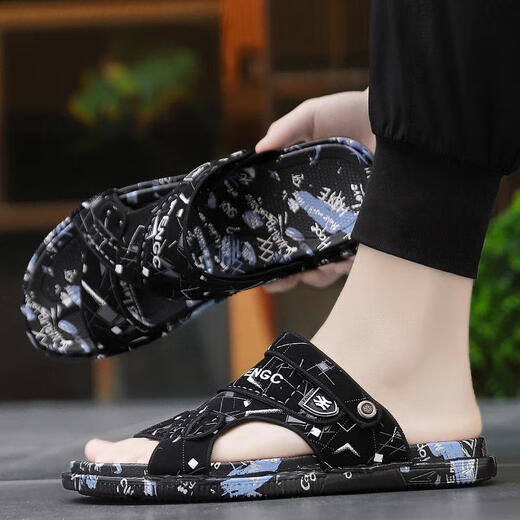 
Sandals men's summer men wear non-slip anti-odor leather sandals on the outside, beach soft sole sports shoes dual-purpose driving slippers 12202 black 40 standard sports code