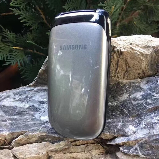 Samsung E1150C unterstützt nur Mobile 2G Signal Flip Mobiltelefon kleine Tasten für ältere Menschen, die Arbeiter beenden, das Netzwerk vertraulicher Workshop -Stick Black Mobile Version beendet.