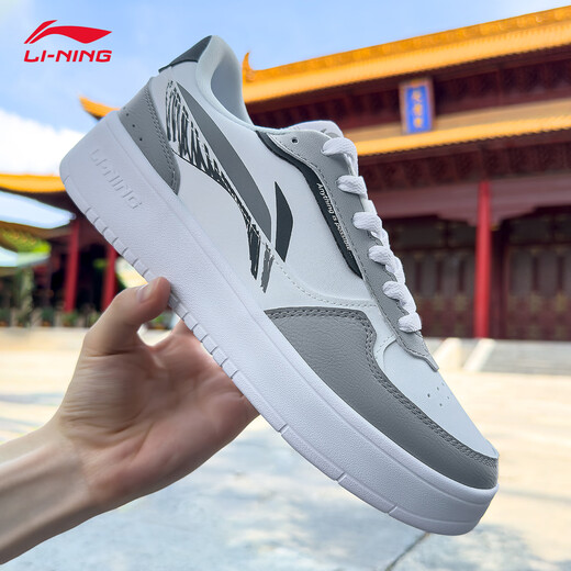 Li-Ning-Männerschuhe für Sommer atmungsaktiven neuen Freizeitbrettschuhen Klassische Schüler Vielseitige weiße Schuhe für Männer Sporthöhe ansteigern.