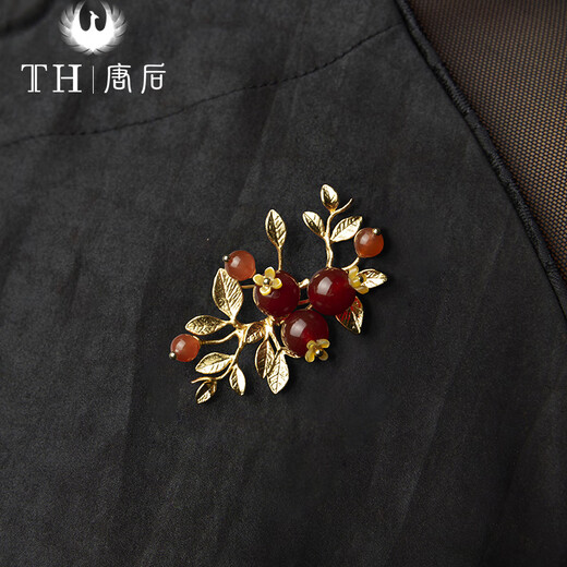 After the Tang Dynasty, Shishi Ruyi brooch, high-end women's southern red agate luxury brooch, national style corsage for mother's birthday gift, Shishi Ruyi